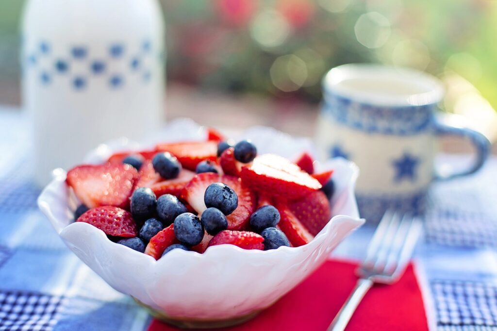 A vibrant Fourth of July table setting with red, white, and blue details. Perfect for celebrating Independence Day!